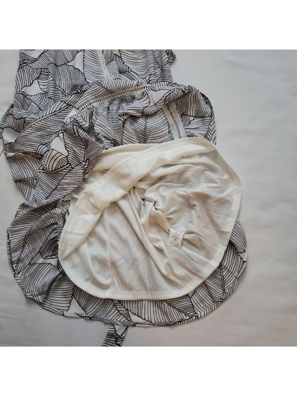 Sienna Sky Women's Leaf Print Surplice Ruffled Short Dress Size X-Small NWT - Picture 6 of 15
